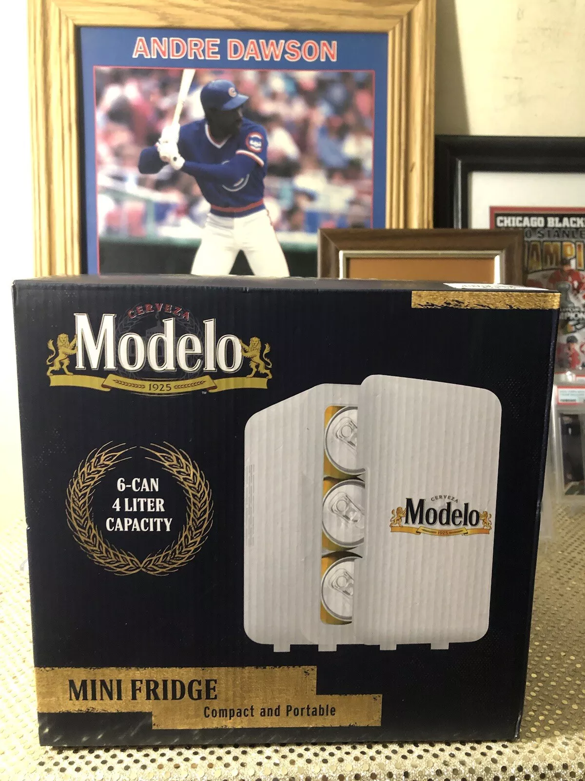 Modelo Beer Can Mini Fridge